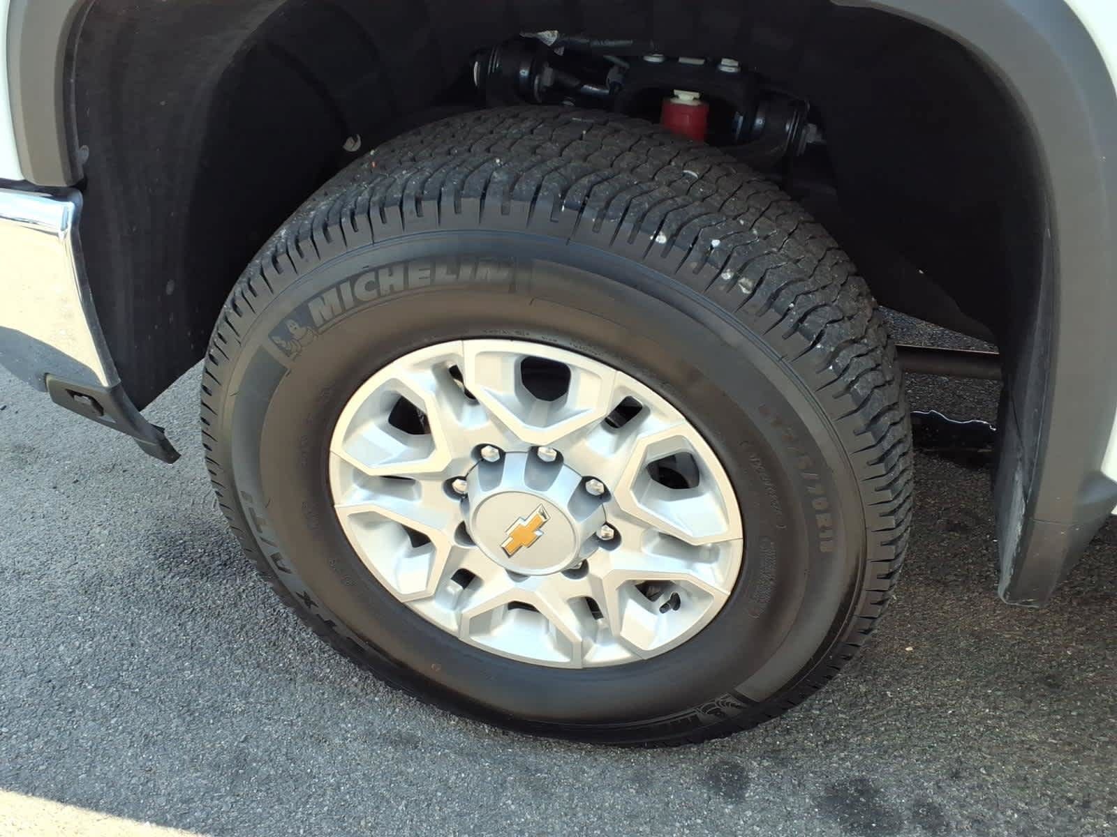 Used 2025 Chevrolet Silverado 2500 LT AWD/4WD image 8