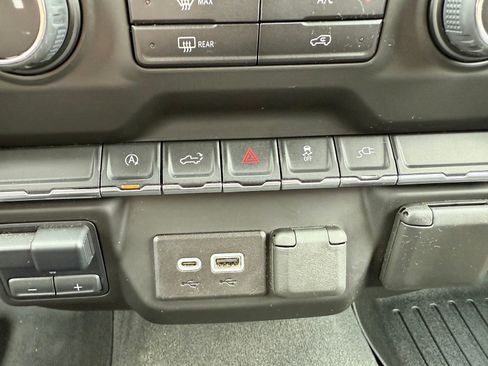 Used 2022 Chevrolet Silverado 1500 Custom image 27