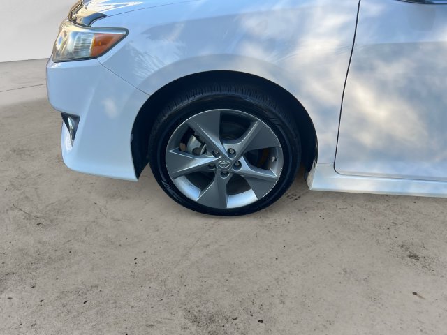 Used 2012 Toyota Camry SE w/ Leather Pkg FWD image 9