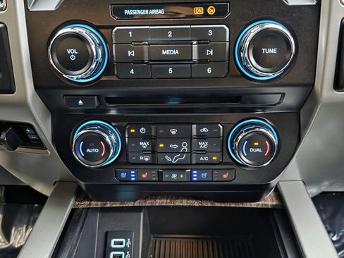 Used 2017 Ford F250 Lariat w/ Lariat Ultimate Package AWD/4WD image 17