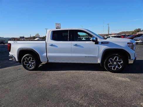 Used 2024 GMC Sierra 1500 SLT image 8
