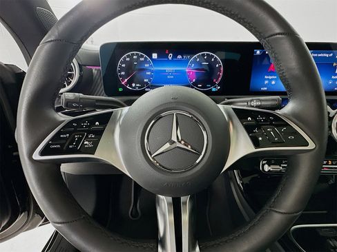 Used 2025 Mercedes-Benz CLA 250 image 12
