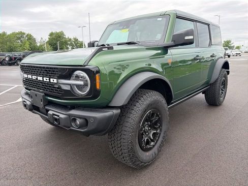 Used 2025 Ford Bronco Badlands AWD/4WD image 2