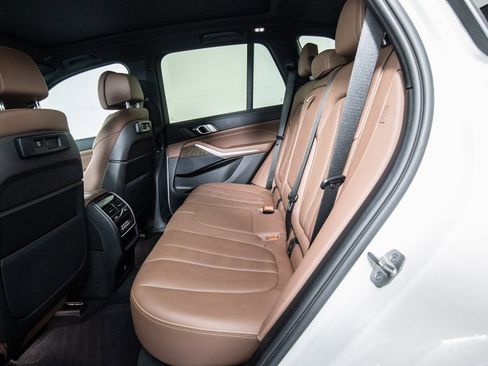 Used 2022 BMW X5 xDrive40i w/ M Sport Package image 11