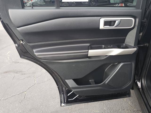 Used 2021 Ford Explorer XLT w/ Equipment Group 202A AWD/4WD image 15