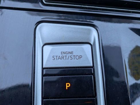 Used 2024 Volkswagen Atlas Cross Sport SE FWD image 30