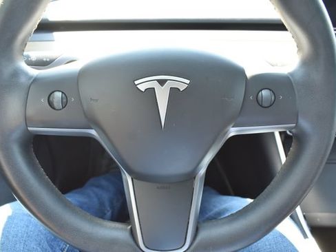 Used 2020 Tesla Model 3 Standard Range RWD image 19