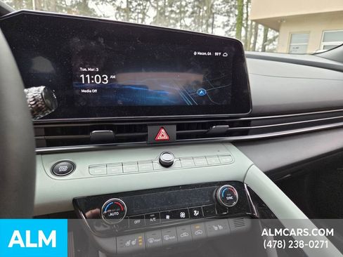 Used 2025 Hyundai Elantra Limited image 22