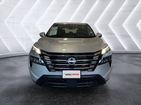 Used 2024 Nissan Rogue SV image 2