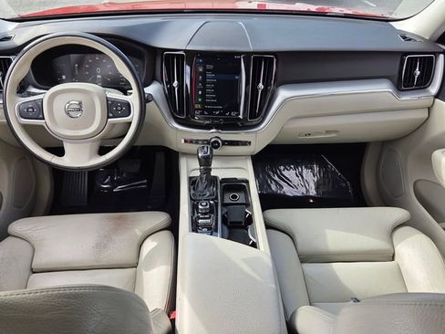 Used 2019 Volvo XC60 T5 Momentum w/ Premium Package FWD image 12