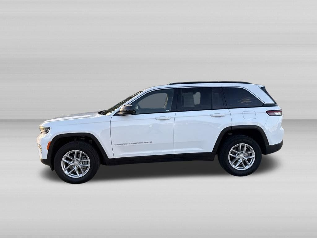 Used 2025 Jeep Grand Cherokee Laredo X w/ Luxury Tech Group I AWD/4WD image 10