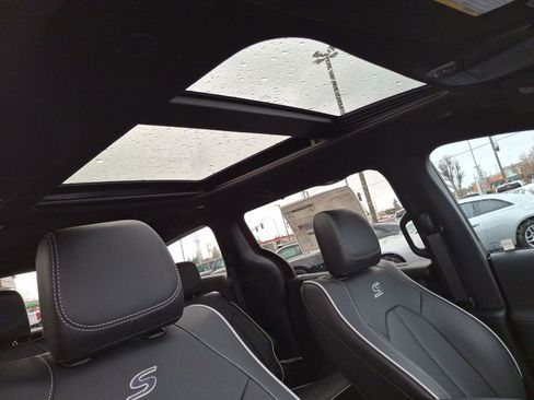 New 2026 Chrysler Pacifica Limited w/ S Appearance Package image 28