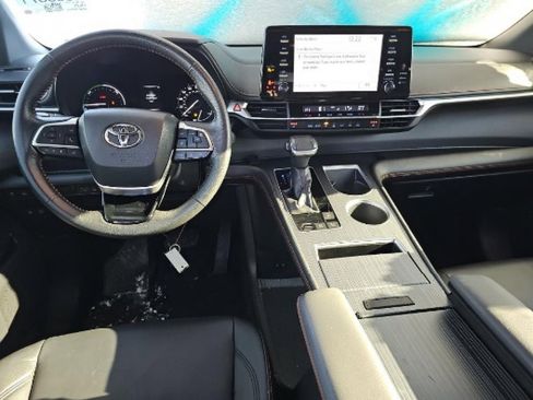 Used 2021 Toyota Sienna XSE image 15