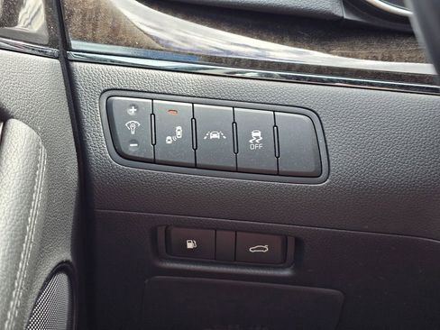 Used 2015 Kia Cadenza Limited FWD image 18