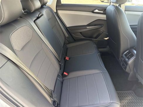 Used 2022 Volkswagen Taos SE image 24