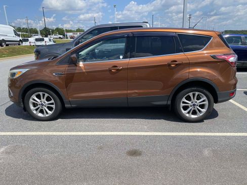 Used 2017 Ford Escape SE FWD image 4