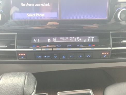 Used 2023 Toyota Sienna XLE image 26