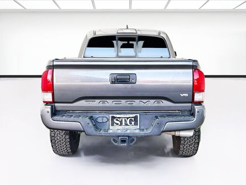 Used 2016 Toyota Tacoma TRD Sport image 5