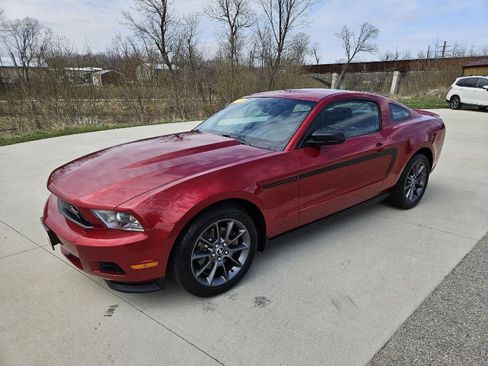 Used 2012 Ford Mustang Premium image 3