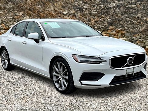 Used 2020 Volvo S60 T6 Momentum image 10