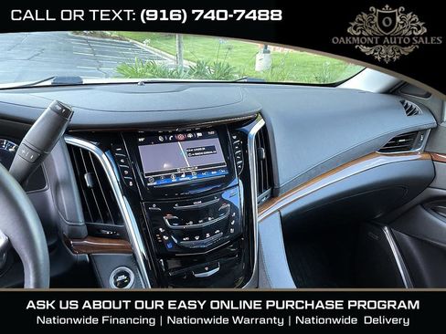 Used 2017 Cadillac Escalade Premium Luxury AWD/4WD image 25