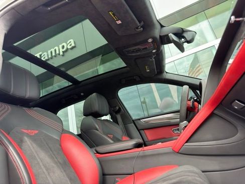 Used 2022 Bentley Bentayga image 10