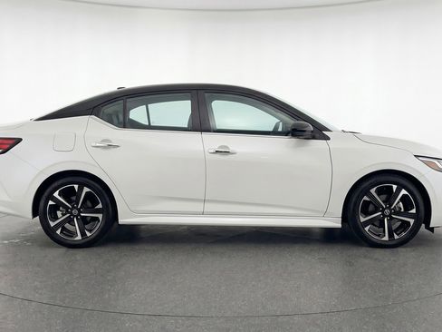 Used 2025 Nissan Sentra SV FWD image 11