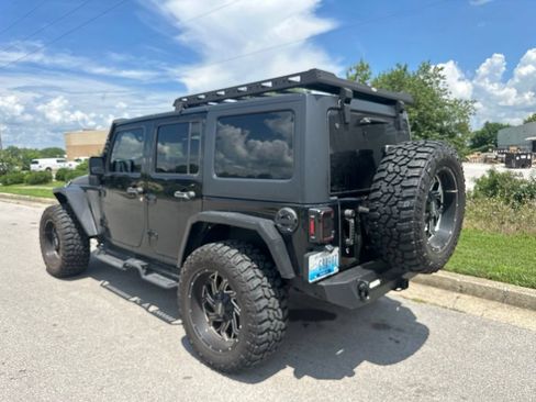 Used 2017 Jeep Wrangler Unlimited Sahara w/ Dual Top Group AWD/4WD image 4