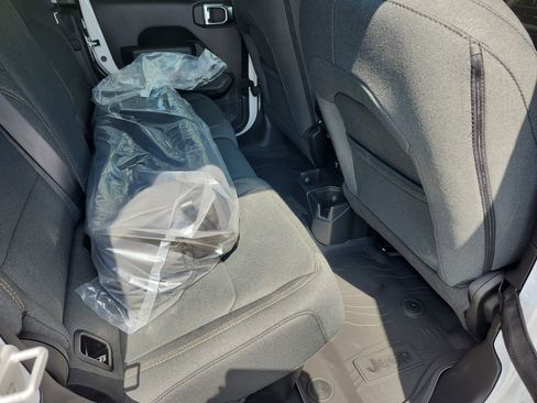 New 2025 Jeep Gladiator Sport image 32