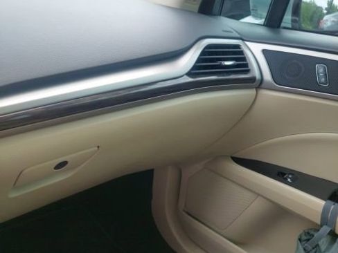 Used 2014 Ford Fusion SE w/ Equipment Group 502A FWD image 4