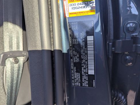 Certified 2024 Volvo XC60 B5 Core w/ Protection Package Premier image 27