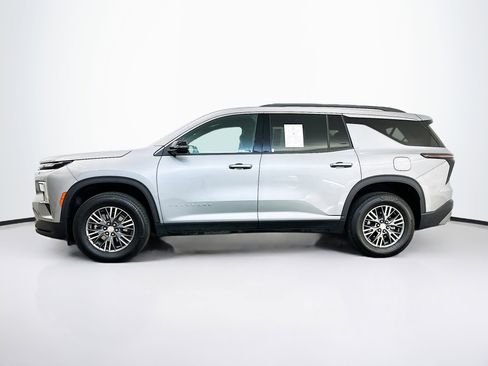 Used 2025 Chevrolet Traverse LT image 4