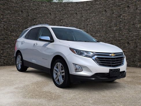 Used 2018 Chevrolet Equinox Premier image 2