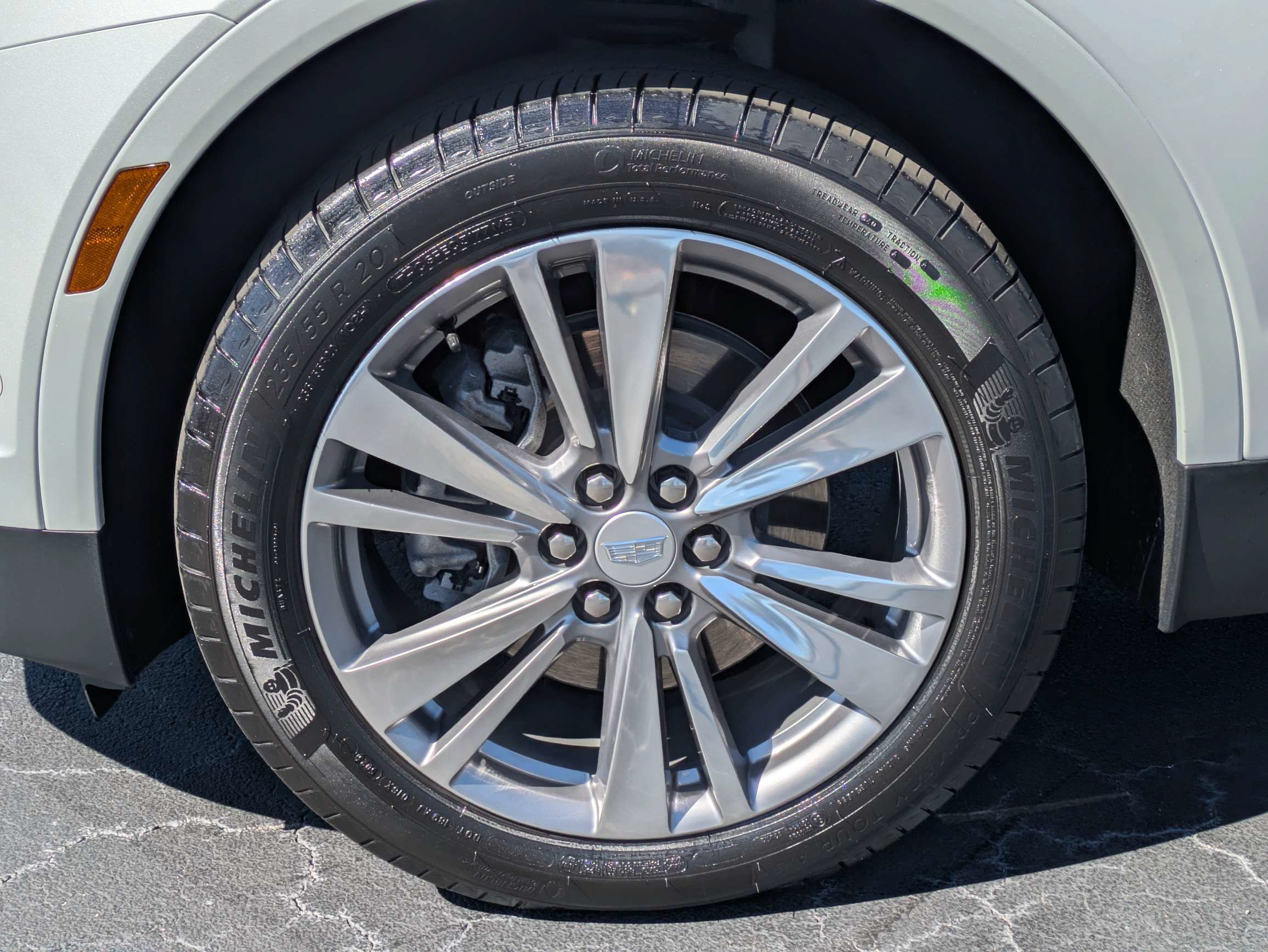 Certified 2024 Cadillac XT5 Premium Luxury w/ Technology Package FWD image 9