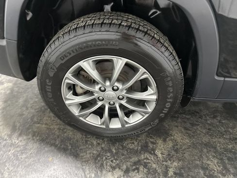 Used 2021 Jeep Cherokee Latitude Lux w/ Comfort/Convenience Group AWD/4WD image 5