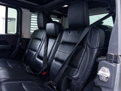 Used 2020 Jeep Wrangler Unlimited Sahara AWD/4WD image 24