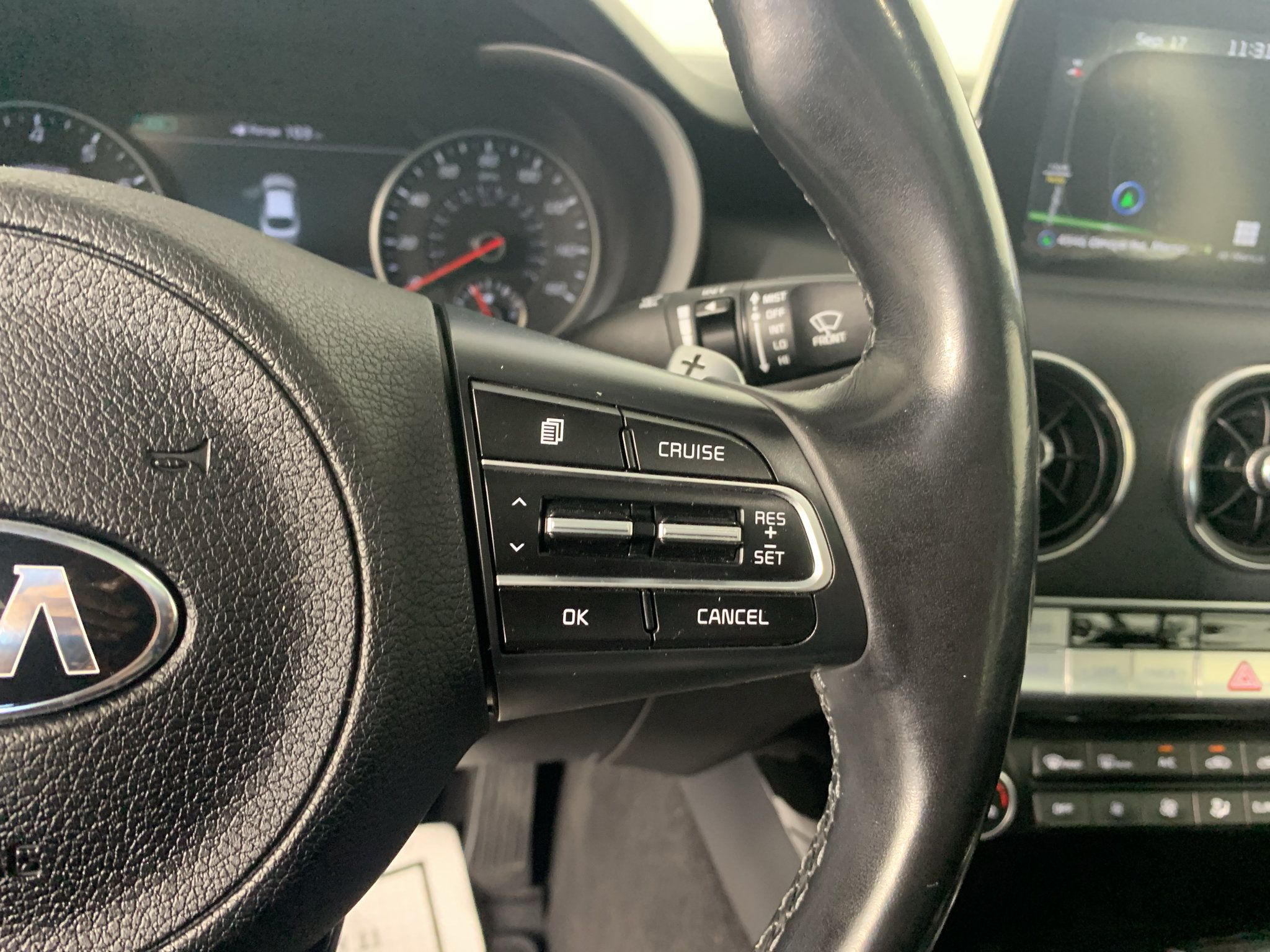 Used 2018 Kia Stinger Premium RWD image 19