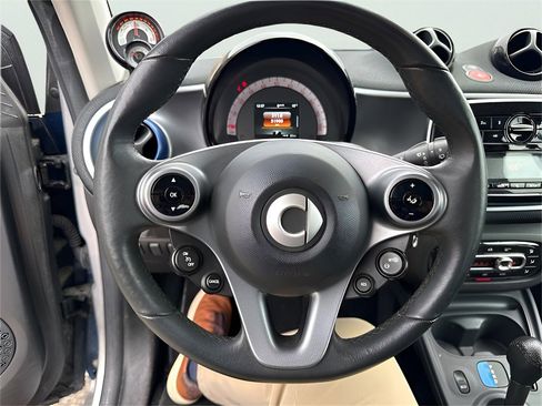 Used 2019 smart fortwo electric drive image 14