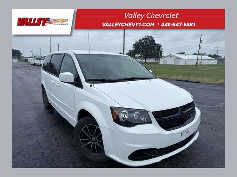 Used 2017 Dodge Grand Caravan SE FWD image 1