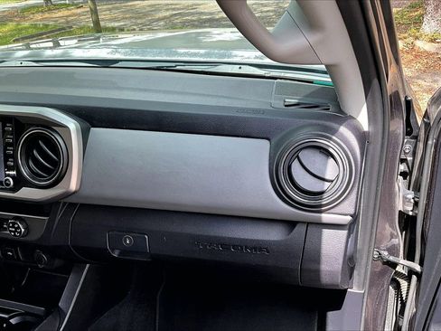 Used 2020 Toyota Tacoma SR5 image 23