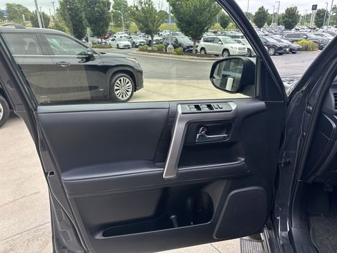Used 2024 Toyota 4Runner TRD Sport AWD/4WD image 13