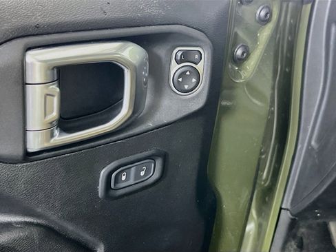 Used 2023 Jeep Gladiator Willys image 18