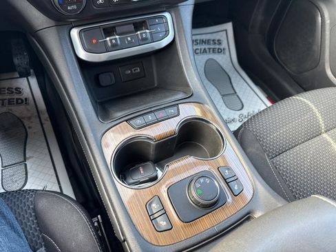 Used 2020 GMC Acadia SLE w/ Driver Convenience Package image 16