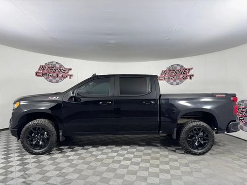 Used 2023 Chevrolet Silverado 1500 LT Trail Boss w/ LPO, Dark Essentials Package AWD/4WD image 4