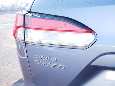 Used 2025 Toyota Corolla Cross LE image 17