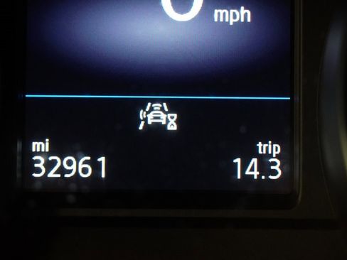 Used 2021 Volkswagen Atlas Cross Sport SE w/ Panoramic Sunroof Package image 5