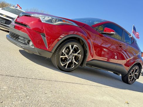 Used 2018 Toyota C-HR image 4