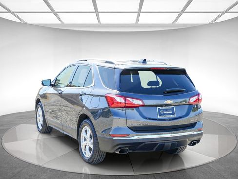 Used 2019 Chevrolet Equinox LT w/ Sun & Navigation Package AWD/4WD image 2