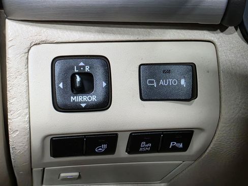Used 2013 Lexus LS 460 w/ Comfort Pkg RWD image 36