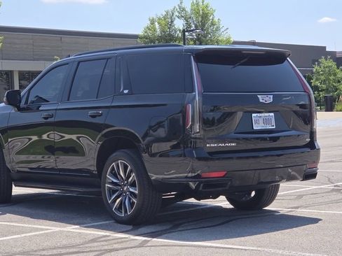 Used 2021 Cadillac Escalade Sport Platinum AWD/4WD image 4